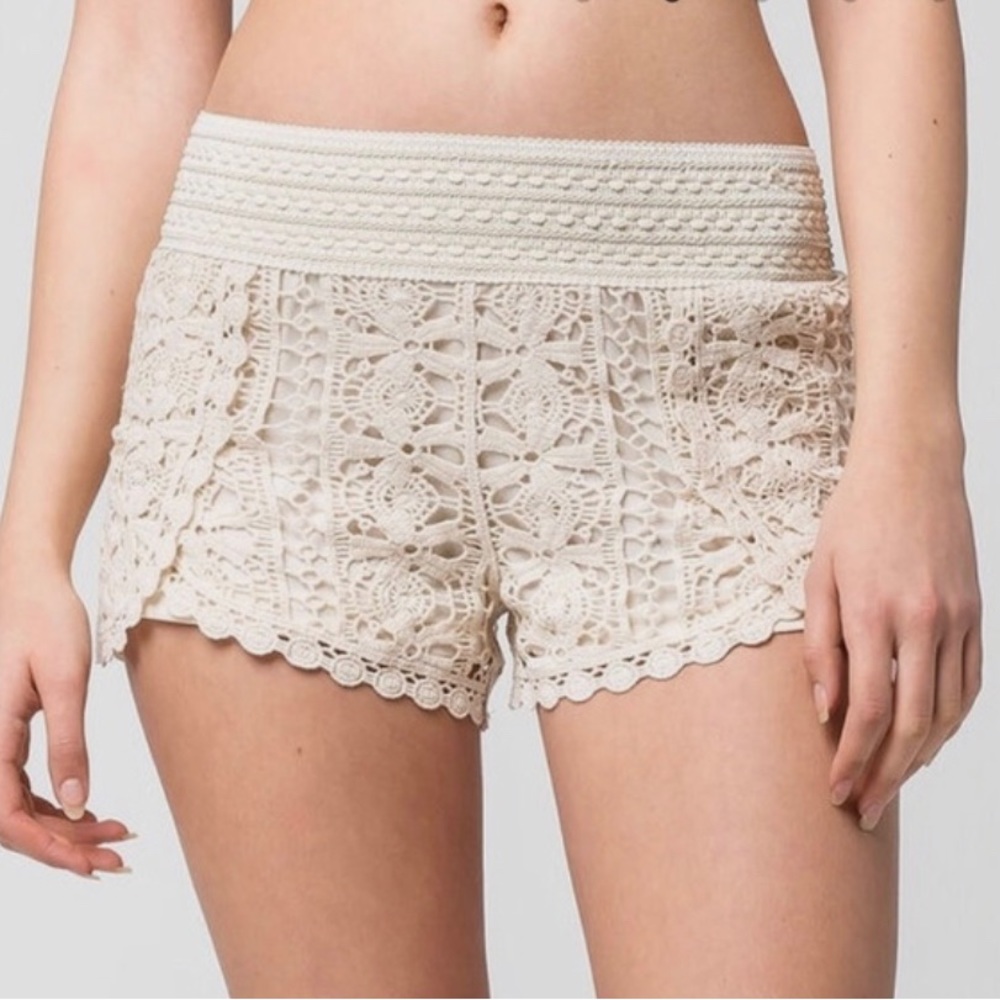 Tilly’s Cream Shorts Lace Summer design